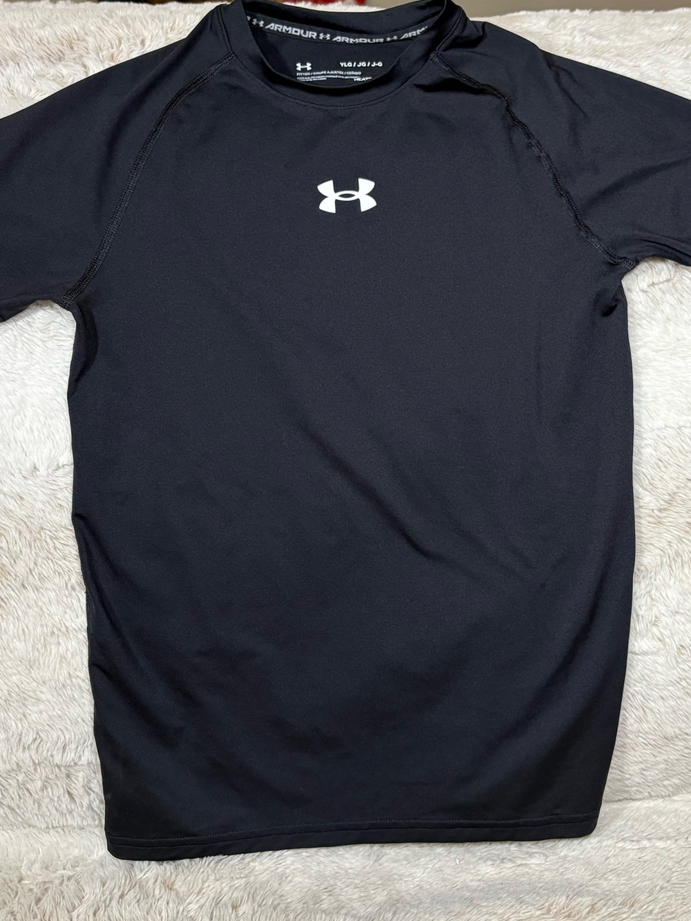 UA HEATGEAR fitted top YLG 12 black